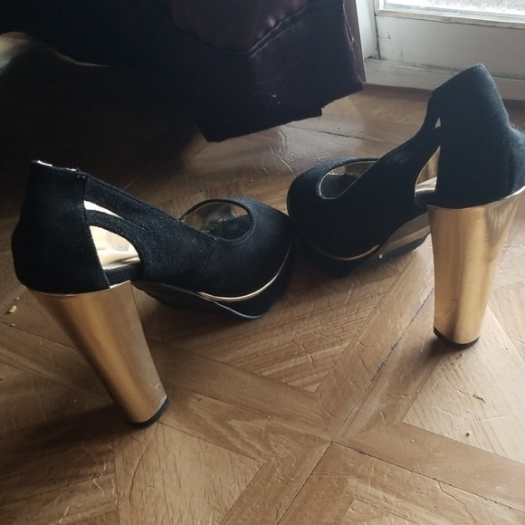Heels - Picture 4 of 7